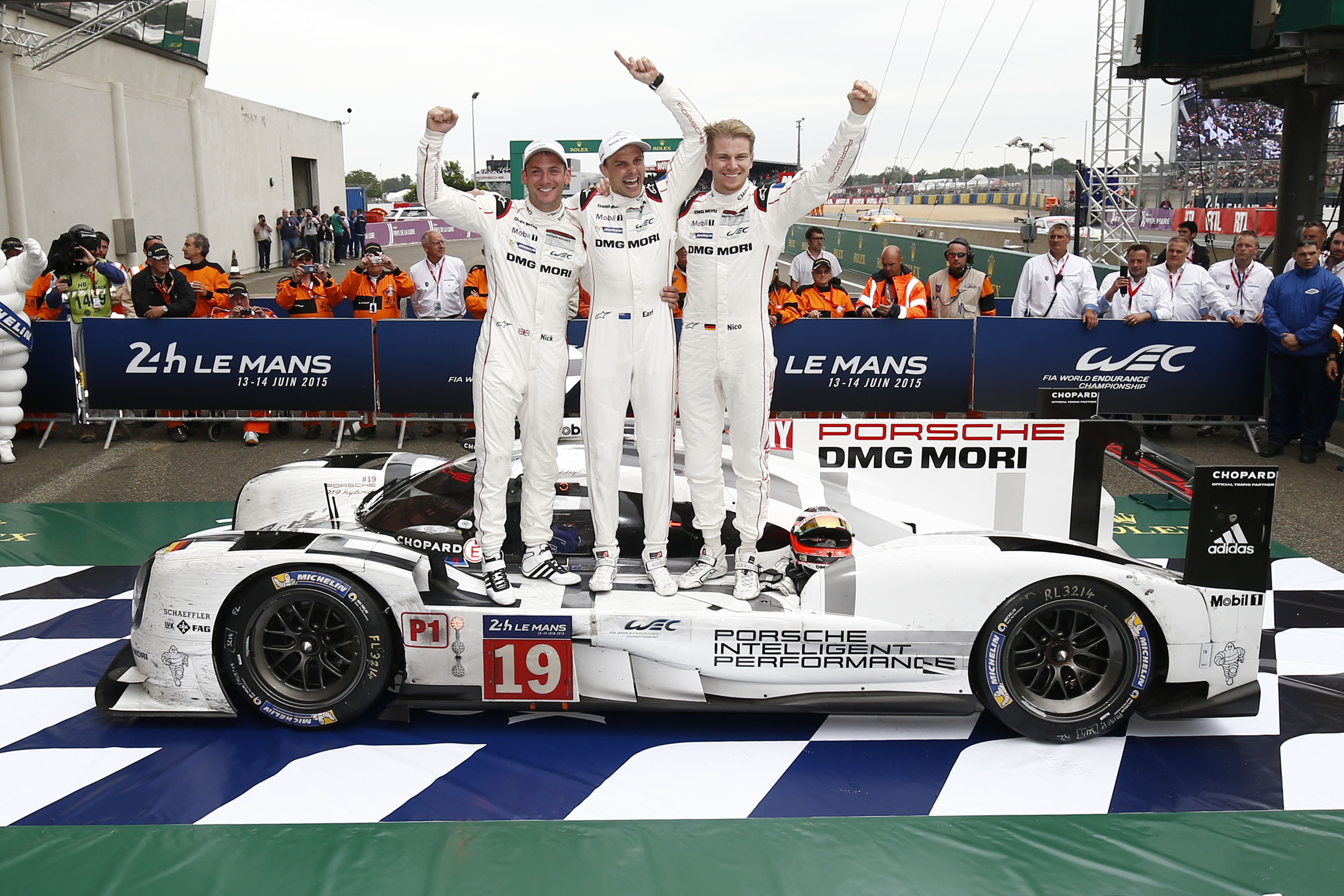 Porsche 919 Hybrid (19), Porsche Team: Nick Tandy, Earl Bamber, Nico Huelkenberg (l-r)