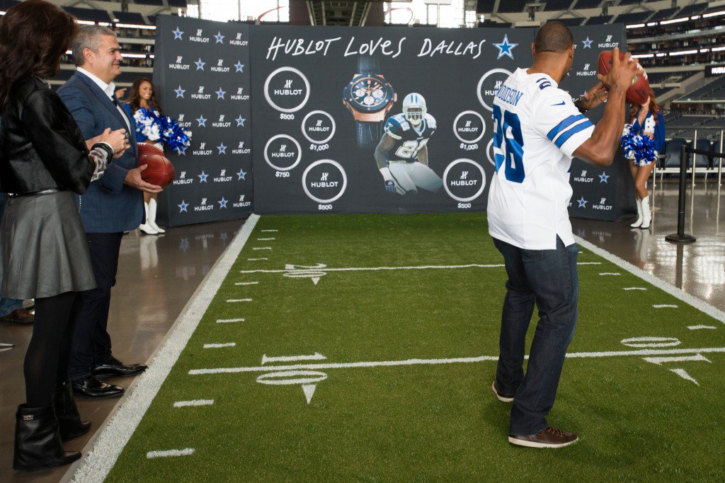 ARLINGTON, TX - NOVEMBER 01: Darren Woodson competes in a football toss for charity as Hublot unveils the Big Bang Dallas Cowboys timepieces at AT&T Stadium on November 1, 2015 in Arlington, Texas. (Photo by Cooper Neill/Getty Images for Hublot)